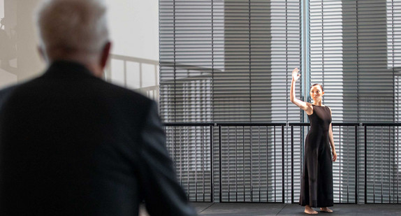 Ministerpräsident Winfried Kretschmann hat den „Theaterparcours“ von Staatsoper Stuttgart, Stuttgarter Ballett und Schauspiel Stuttgart besucht