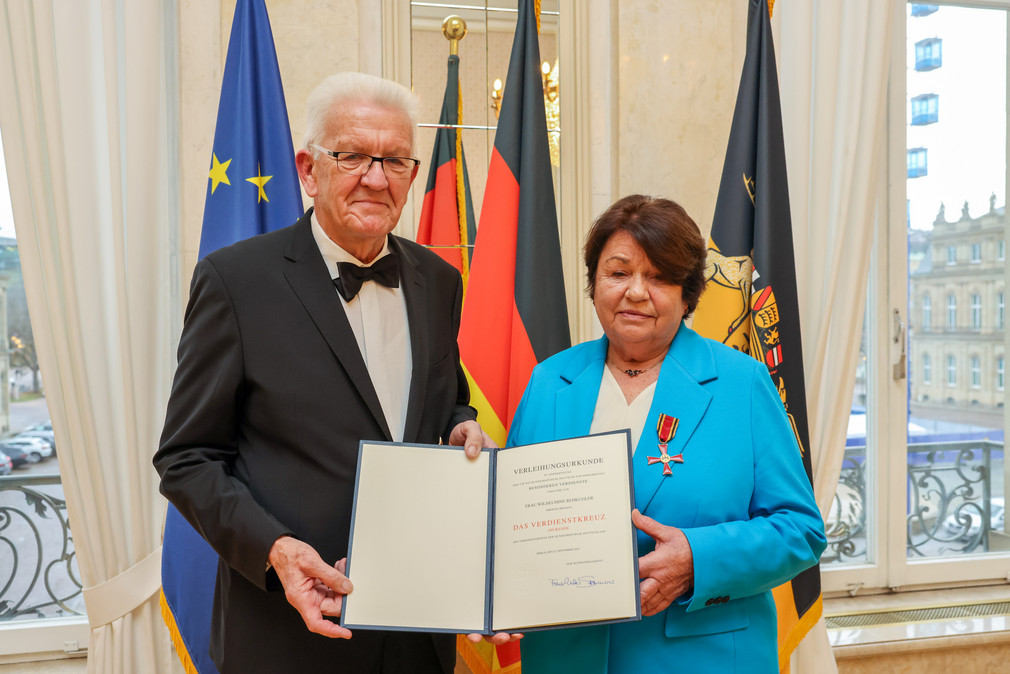 Ministerpräsident Winfried Kretschmann (links) und Wilma Rehkugler (rechts)