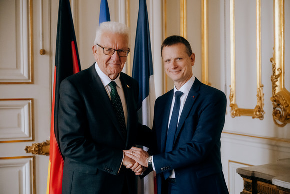 Ministerpräsident Winfried Kretschmann (links) und Jacques Witkowski (rechts), Präfekt der Region Grand Est
