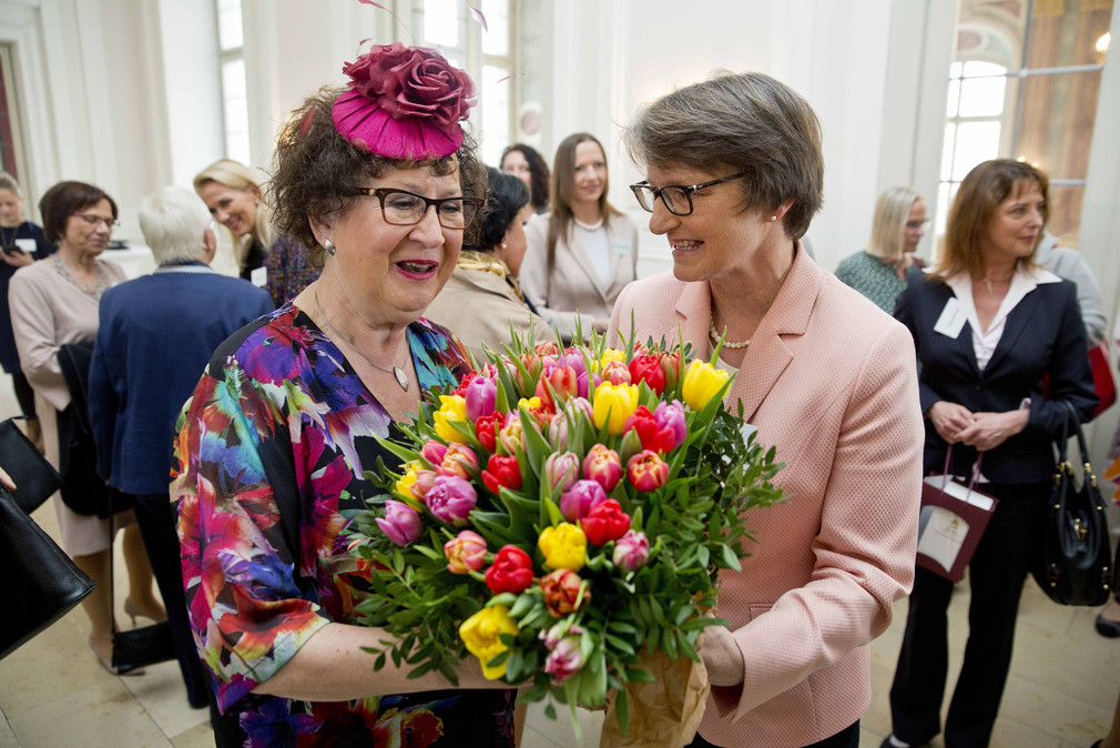 Gerlinde Kretschmann (l.) mit der Vorsitzenden der Landespressekonferenz, Barbara Schlegel (r.)