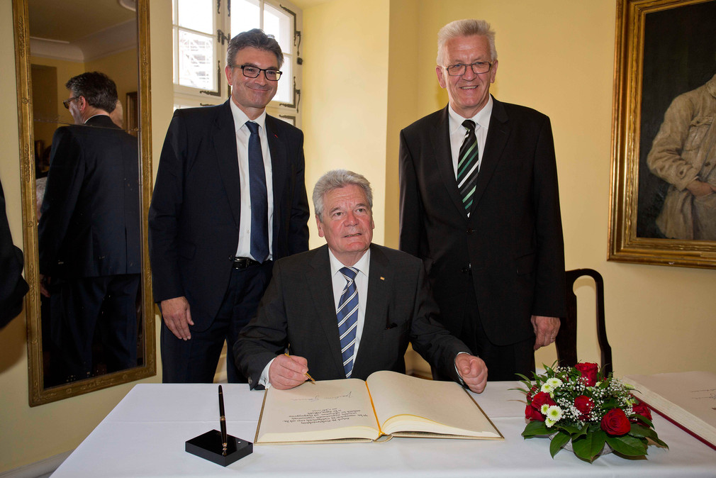 v.l.n.r.: der Freiburger OB Dieter Salomon, Bundespräsident Joachim Gauck und Ministerpräsident Winfried Kretschmann