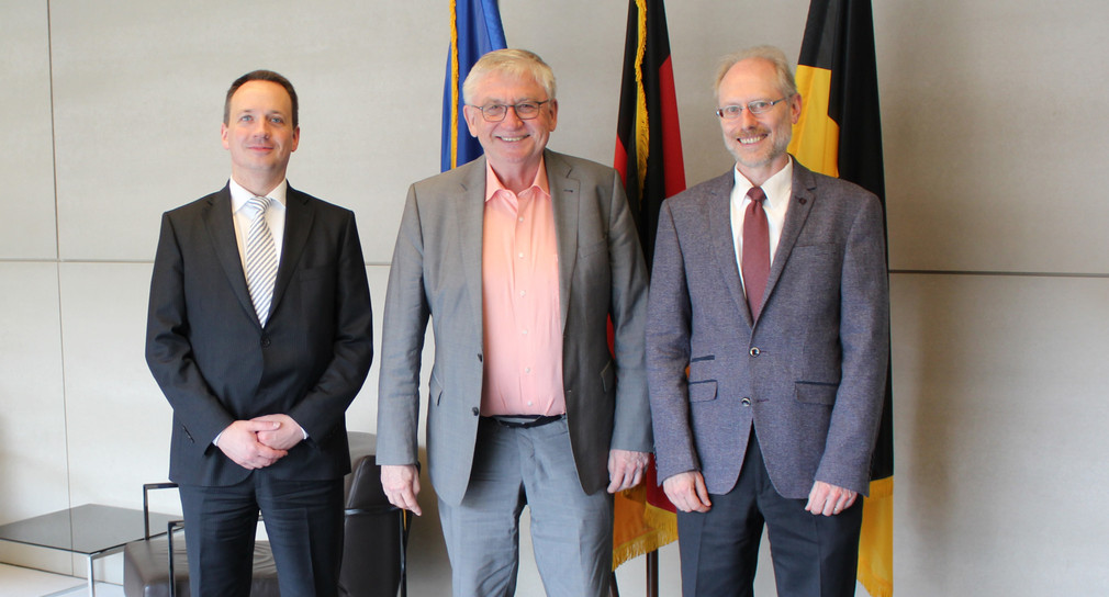 Von links nach rechts: Der neue Vertrauensanwalt Michael Rohlfing, Staatssekretär Julian Würtenberger und der bisherige Vertrauensanwalt Dr. Klaus Abele.