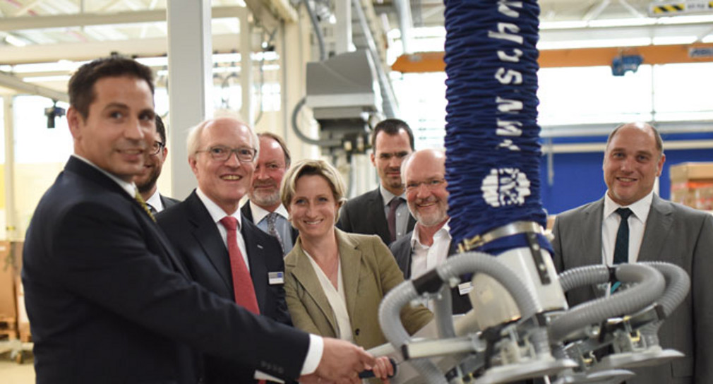 Ministerin Dr. Nicole Hoffmeister-Kraut zu Besuch bei der Firma Schmalz GmbH in Glatten.