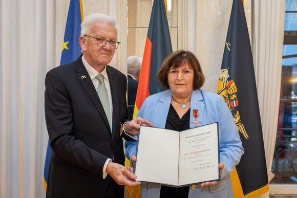Ministerpräsident Winfried Kretschmann (links) und Anita Reuter (rechts)