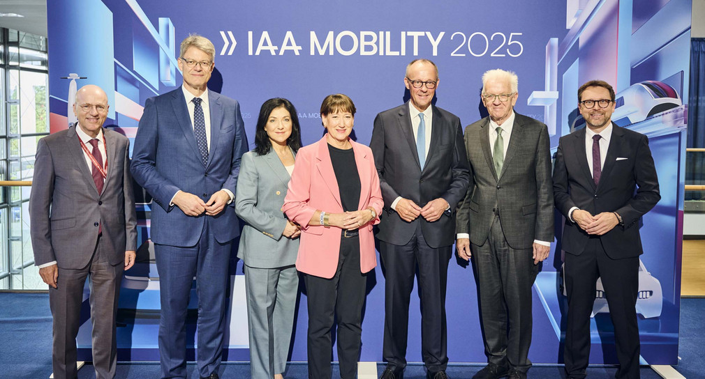 Gruppenbild bei der IAA Mobility 2025 in München