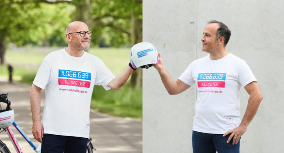 Übergabe des Fahrradhelms an Don Svezia von „Eure Mütter“. (Bildquelle: Fotomontage © Ministerium für Verkehr Baden-Württemberg, Corinna Spitzbart/Don Svezia)