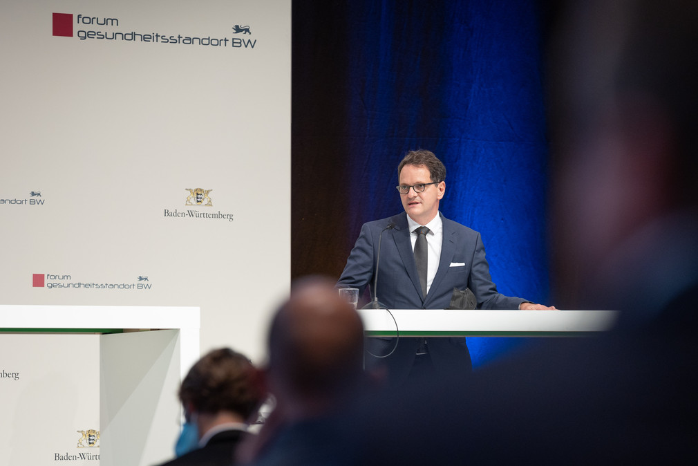 Der Ministerialdirektor im Ministerium für Wirtschaft, Arbeit und Tourismus Michael Kleiner spricht auf der dritten Jahresveranstaltung des Forums Gesundheitsstandort Baden-Württemberg.