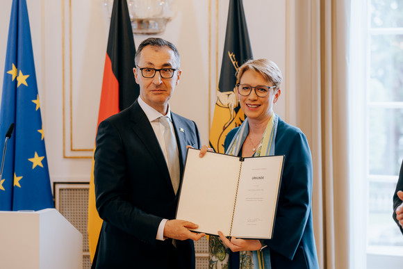 Ministerpräsident Cem Özdemir (links) und Andrea Lindlohr (rechts) Staatssekretärin im Ministerium für Finanzen