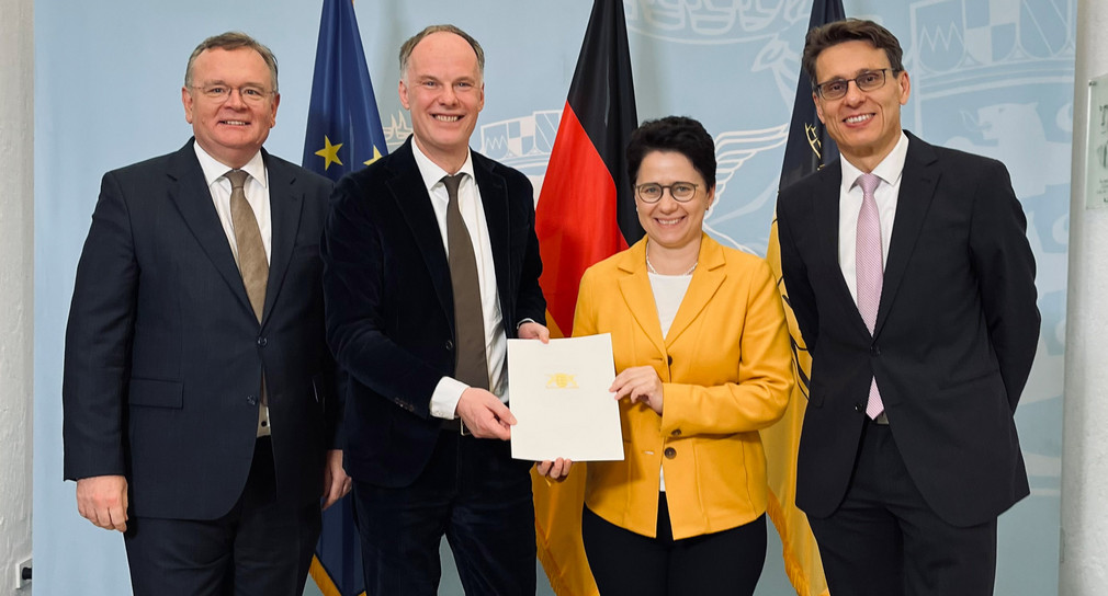 von links nach rechts: Ministerialdirektor Elmar Steinbacher, Präsident des Amtsgerichts Stuttgart Till Jakob, Ministerin der Justiz und für Migration Marion Gentges und Präsident des Oberlandesgerichts Stuttgart Dr. Andreas Singer