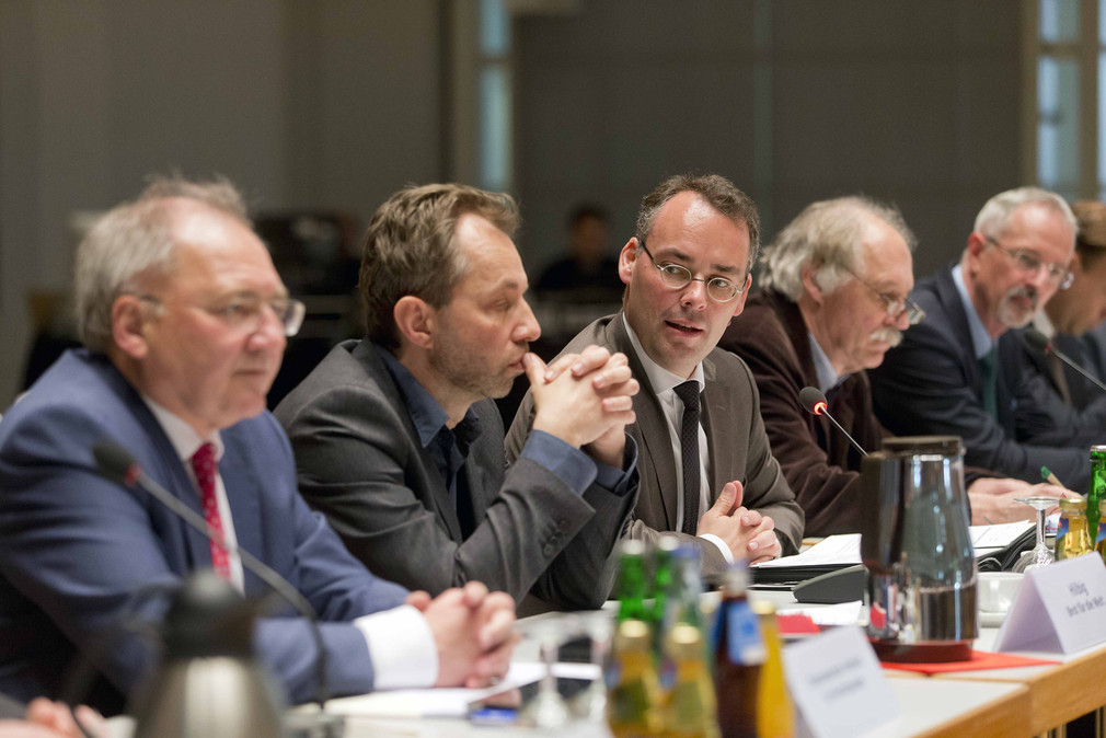v.l.n.r.: Staatssekretär Peter Hofelich, Sven Hilbig (Brot für die Welt) und Minister Peter Friedrich