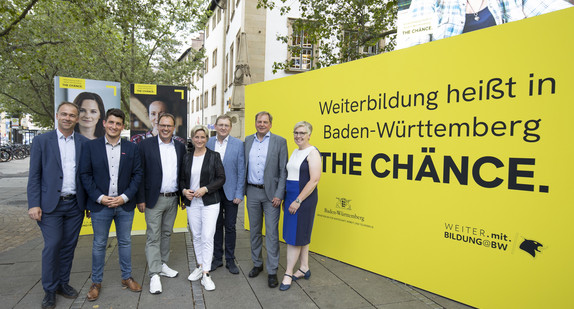 Die Campagne "The Chänce" wird von Wirtschaftsministerin Dr. Nicole Hoffmeister-Kraut auf dem Schlossplatz vorgestellt.