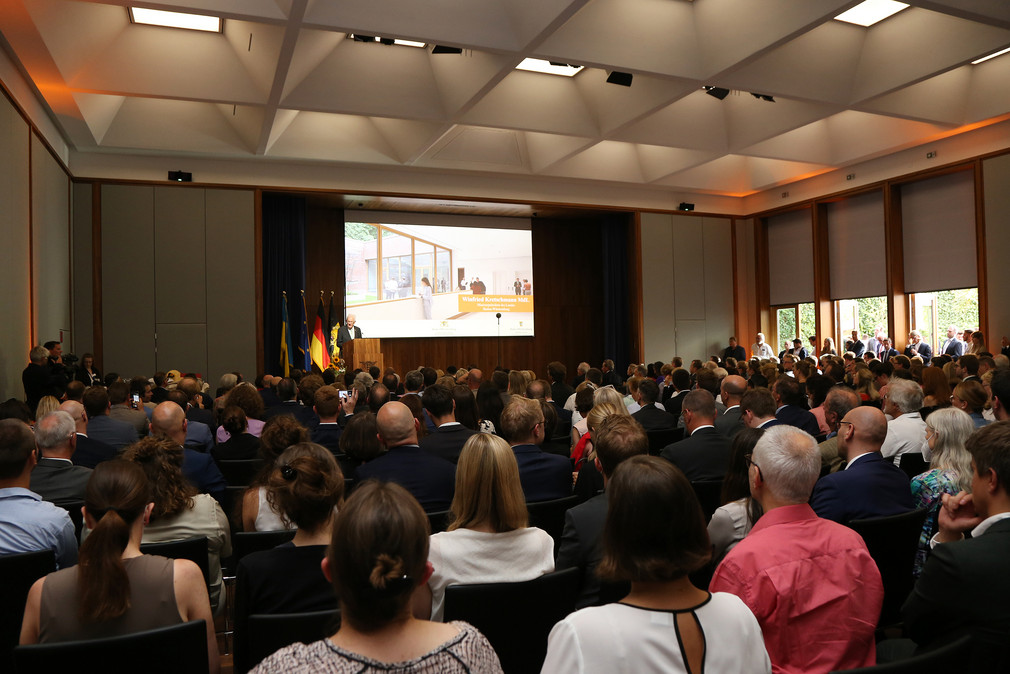 Ministerpräsident Winfried Kretschmann bei seiner Ansprache zu den Gästen der Eröffnungsfeier
