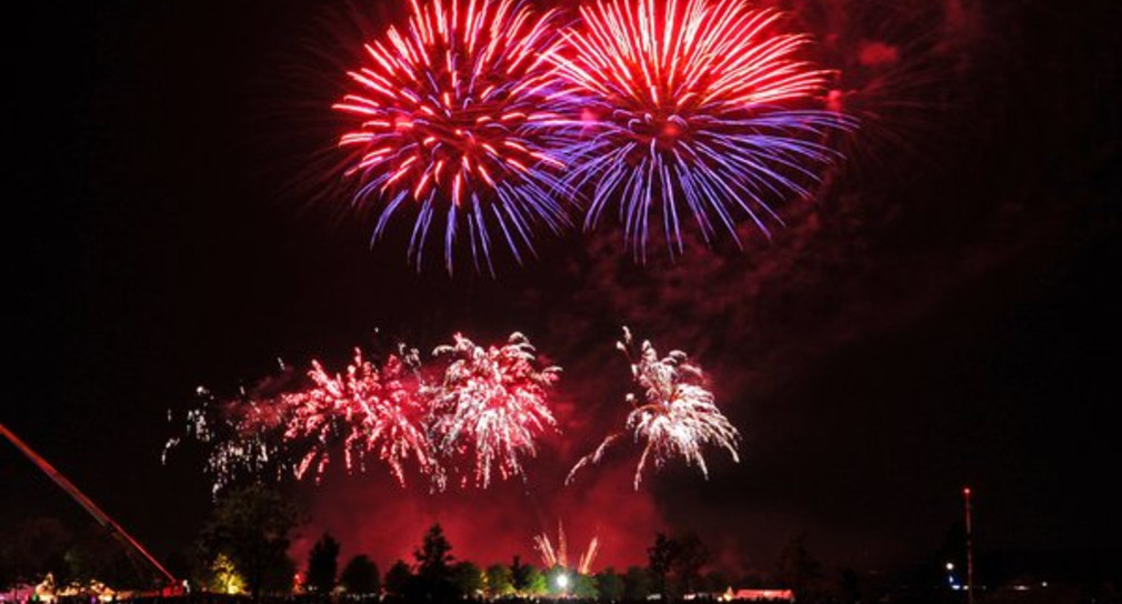 Das chinesische Feuerwerk von Hefung Fireworks zaubert am Samstag (20.08.2011) beim Feuerwerksfestival Flammende Sterne in Ostfildern Farbenspiele an den Himmel.