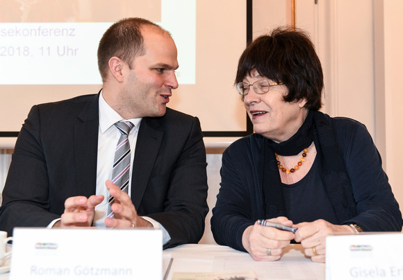 Heimattage Programm der Heimattage 2018 in Waldkirch vorgestellt Der Waldkircher Oberbürgermeister Roman Götzmann (l.) und Staatsrätin Gisela Erler (r.) (© Foto: Stadt Waldkirch)