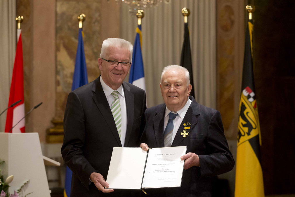 Ministerpräsident Winfried Kretschmann (l.) und Norbert Hamberger (r.)