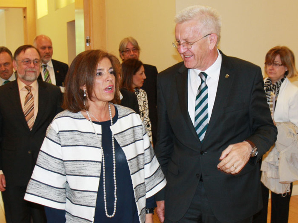 Ministerpräsident Winfried Kretschmann (r.) mit der Oberbürgermeisterin von Madrid Ana Botella (l.).