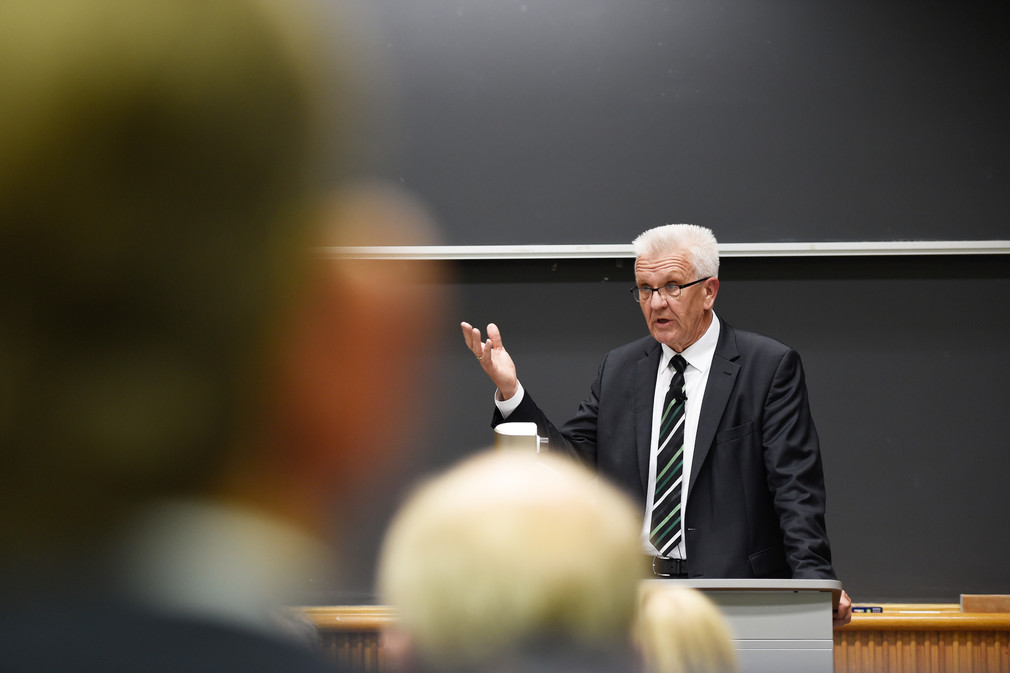 Ministerpräsident Winfried Kretschmann bei seiner Grundsatzrede zum Thema Intelligentes Wachstum in der Universität von Kalifornien in Berkeley.