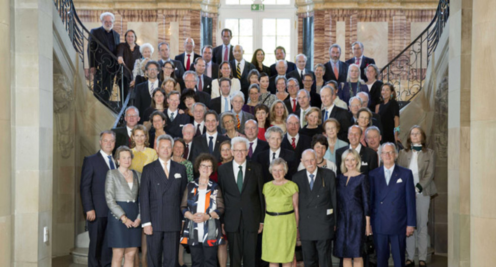 Gruppenfoto mit Ministerpräsident Winfried Kretschmann (M.) (Foto: Staatsministerium Baden-Württemberg)