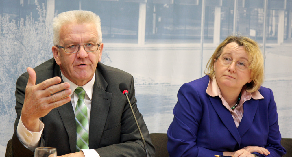 Ministerpräsident Winfried Kretschmann (l.) und Wissenschaftsministerin Theresia Bauer (r.)