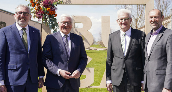 von links nach rechts: Mannheims Oberbürgermeister Peter Kurz, Bundespräsident Frank-Walter Steinmeier, Ministerpräsident Winfried Kretschmann und Michael Schnellbach, Geschäftsführer der Bundesgartenschau