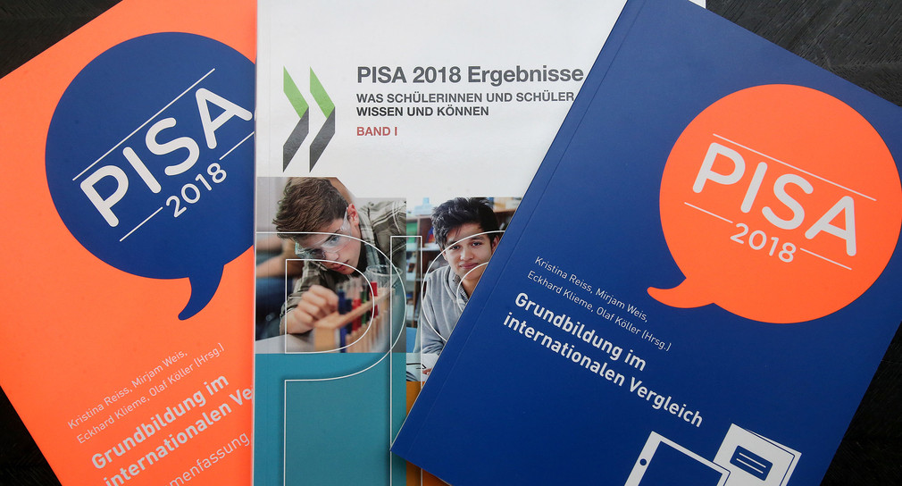 03.12.2019, Berlin: Vor der Bundespressekonferenz werden die Ergebnisse der aktuellen Pisa-Studie der OECD vorgestellt. (Bild: picture alliance/Wolfgang Kumm/dpa)
