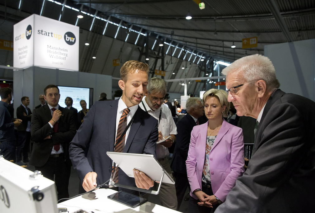 Start-Up-Gipfel BW Start-Up Gipfel Baden-Württemberg am 14. Juli 2017 Start Up Gipfel der Landesregierung auf der Landesmesse Stuttgart