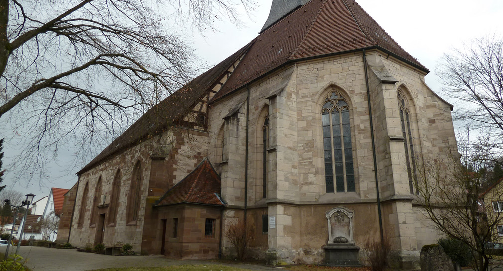 Die Dach- und Außensanierung der Evangelischen Stadtkirche in Lorch, Kirchstraße 37, wird im Rahmen des Denkmalförderprogramms 2023 mit 127.180 Euro gefördert.