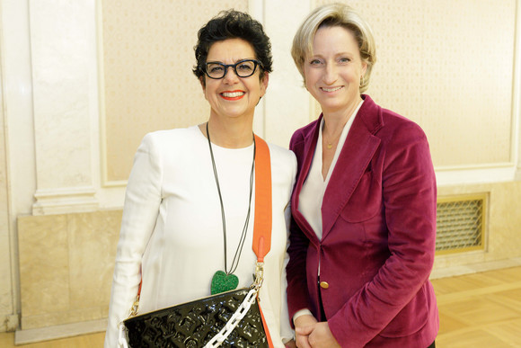 Verleihung Wirtschaftsmedaille 2022 - Ministerin Dr. Nicole Hoffmeister-Kraut und Dr. Christiane Endrich