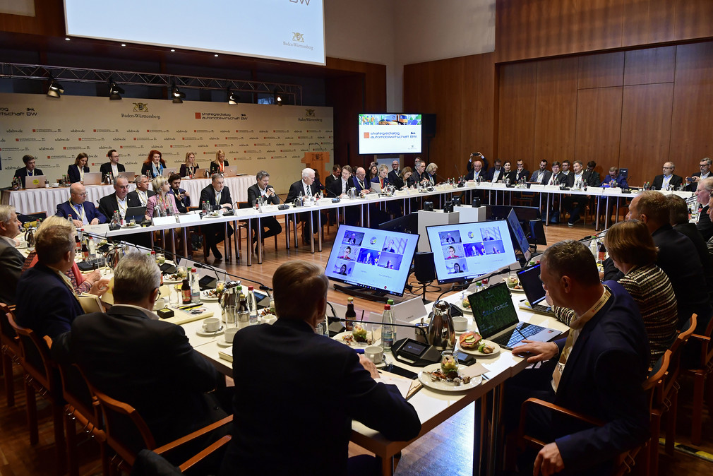 Blick ins Plenum bei der siebten Jahresveranstaltung des Strategiedialogs Automobilwirtschaft Baden-Württemberg