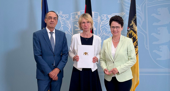 von links nach rechts: Peter Häberle, Generalstaatsanwalt der Generalstaatsanwaltschaft Karlsruhe, Iris Janke, Leitende Oberstaatsanwältin der Staatsanwaltschaft Offenburg, und Marion Gentges, Ministerin der Justiz und für Migration