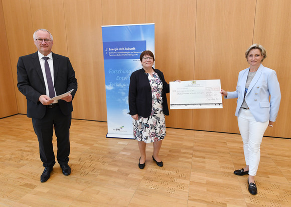 Termin im Zentrum für Sonnenenergie- und Wasserstoff-Forschung Baden-Württemberg (ZSW) in Stuttgart, im Rahmen der Sommerreise „Umweltschutz, CO²-neutrale Produktion und Recycling: Baden-Württembergs Wirtschaft auf dem Weg zur nachhaltigen Produktion“