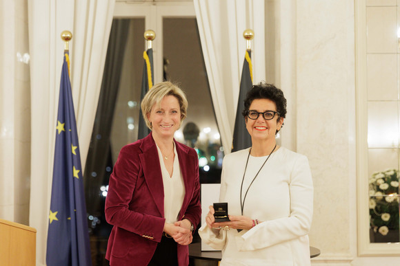 Verleihung Wirtschaftsmedaille 2022 - Ministerin Dr. Nicole Hoffmeister-Kraut und Dr. Christiane Endrich