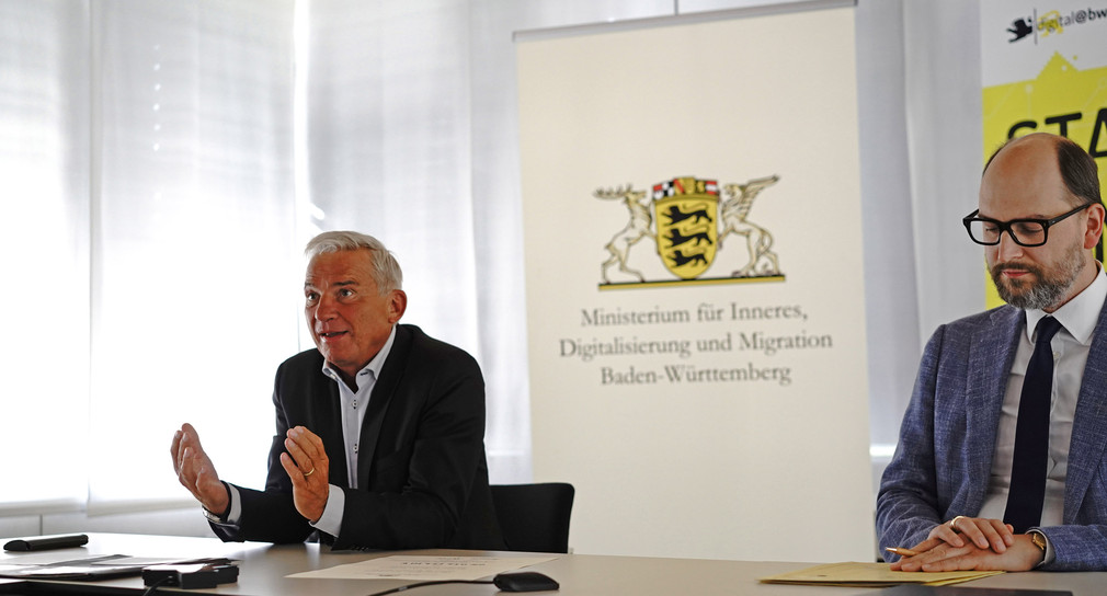 Digitalisierungsminister Thomas Strobl in der Videokonferenz anlässlich der Breitbandförderung des Breisgau-Hochschwarzwald. (Bild: Innenministerium Baden-Württemberg)