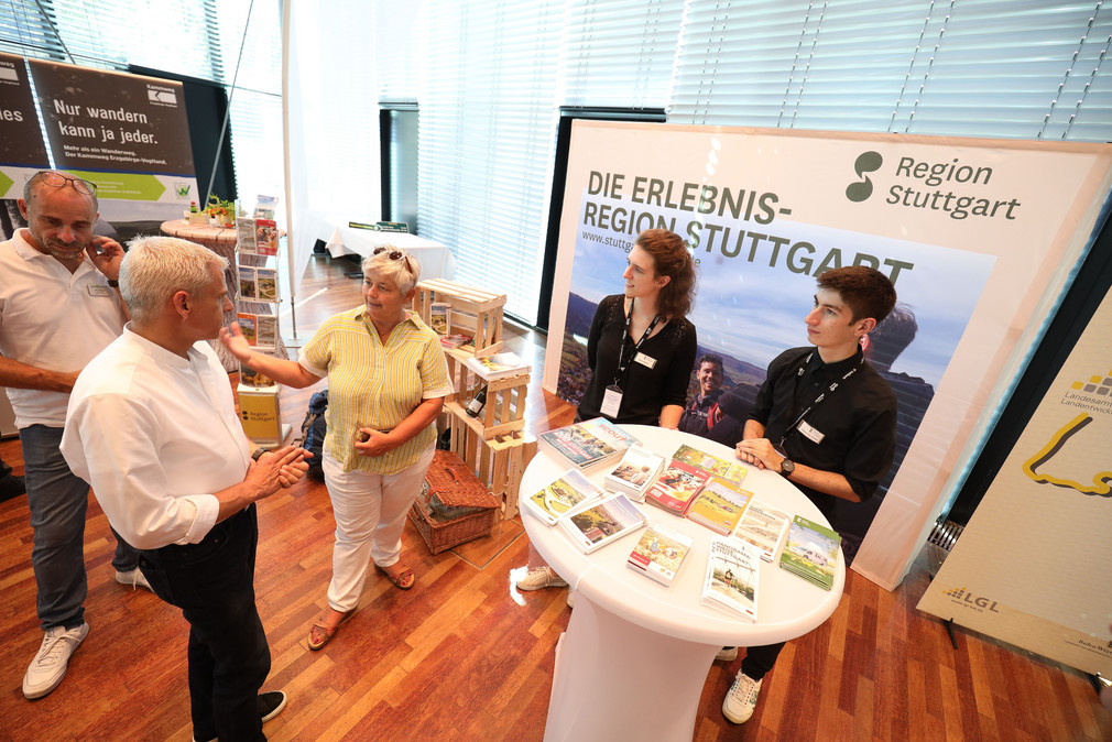 Tourismusreise Staatssekretär Rapp besucht Region Stuttgart Staatssekretär Rapp auf der Tourismusmesse in Fellbach
