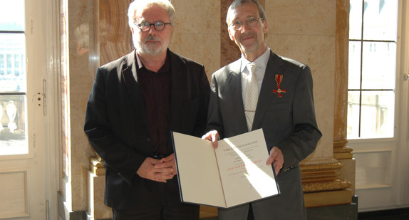 Staatssekretär Klaus-Peter Murawski (l.) und Prof. Dr. Horst Wiethölter (r.)