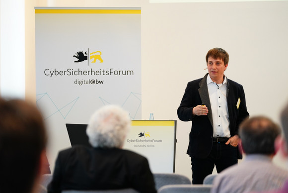 Cybersicherheit 4. Cybersicherheitsforum in Stuttgart 4. Cybersicherheitsforum in Stuttgart im Haus der Wirtschaft am 13. April 2022