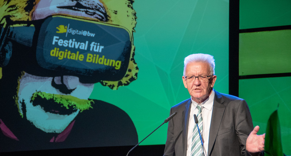 Ministerpräsident Winfried Kretschmann bei der Eröffnung des Festivals für digitale Bildung in Heidelberg (Bild: © Ministerium für Wissenschaft, Forschung und Kunst).
