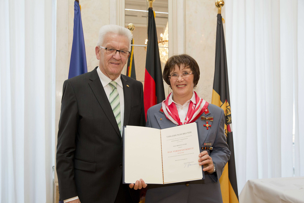 Ministerpräsident Winfried Kretschmann (l.) und Brigitte Sturm (r.)