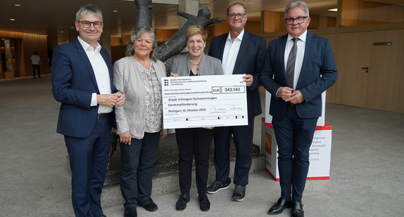 v.l.: Frank Bonath MdL, Martina Braun MdL, Ministerin Nicole Razavi MdL, Oberbürgermeister der Stadt Villingen-Schwenningen Jürgen Roth, Guido Wolf MdL