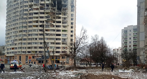 Ein Blick auf das beschädigte Stadtzentrum von Tschernihiw nach einem russischen Luftangriff.