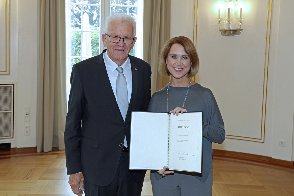 Ministerpräsident Winfried Kretschmann (links) und Ministerin Petra Olschowski (rechts)