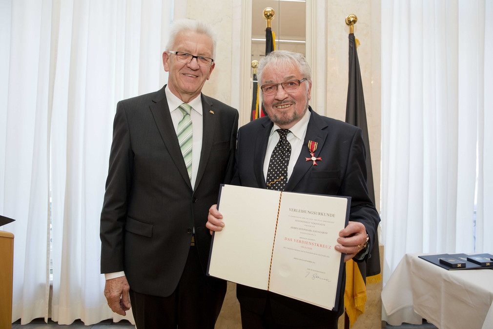 Ministerpräsident Winfried Kretschmann (l.) und Anton Karl Hanagarth (r.)