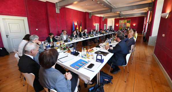 Sitzung des Kabinetts im Deutschordensschloss in Bad Mergentheim