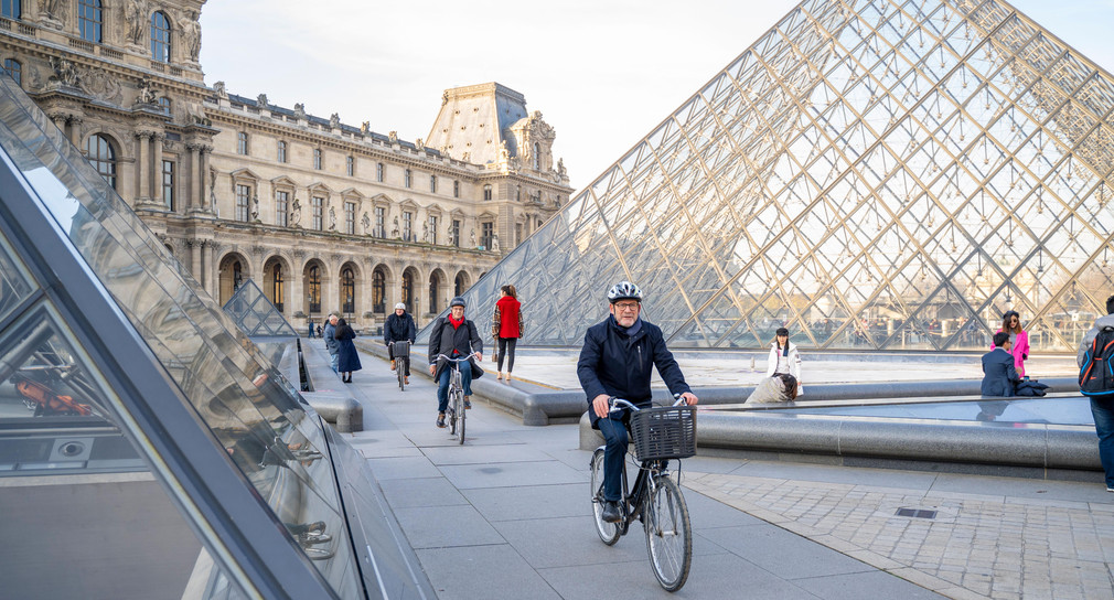 Verkehrsminister Winfried Hermann auf Radtour durch Paris