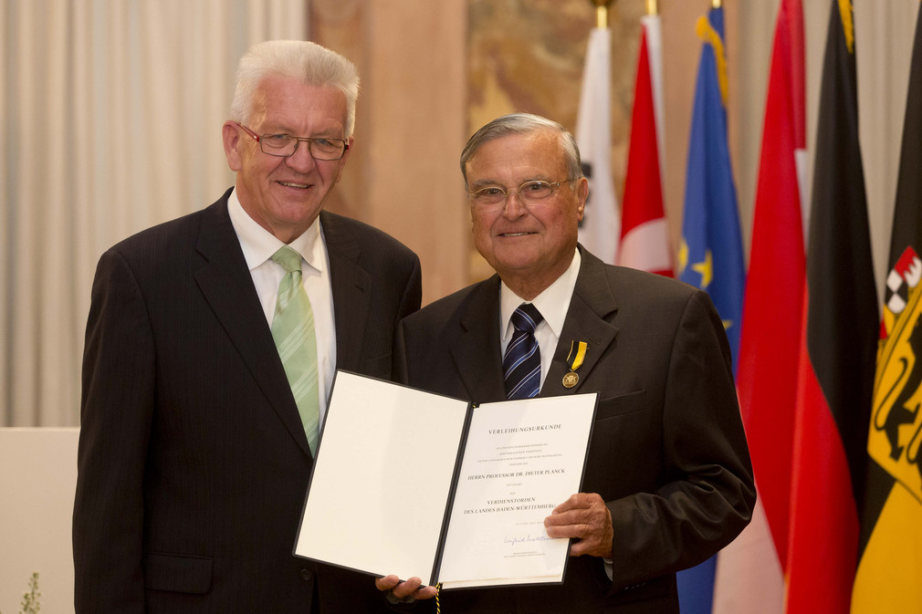 Ministerpräsident Winfried Kretschmann (l.) und Prof. Dr. Dieter Planck (r.)