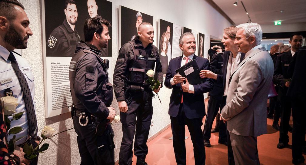 Oberbürgermeister Dr. Frank Nopper und Minister Strobl eröffnen Ausstellung „Der Mensch dahinter“ im Rathaus