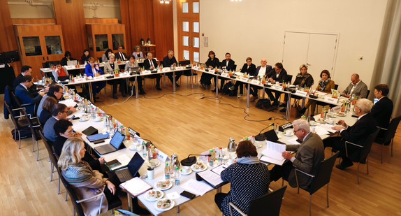 Das Kabinett bei seiner Sitzung in der Landesvertretung in Brüssel.