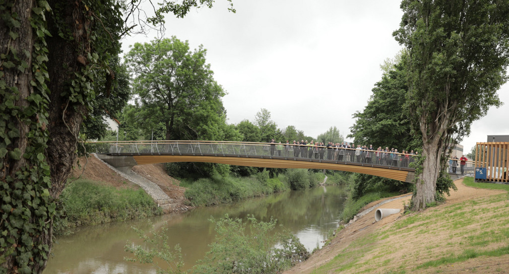 Die Stuttgarter Holzbrücke bietet eine neue Verbindung über die Rems für den Rad- und Fußverkehr (Bild: © Ministerium für Ländlichen Raum und Verbraucherschutz Baden-Württemberg)