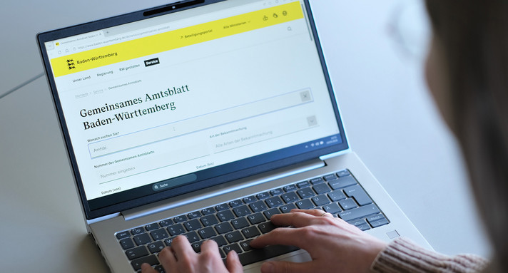 Häufig gestelle Fragen auf einem Laptop
