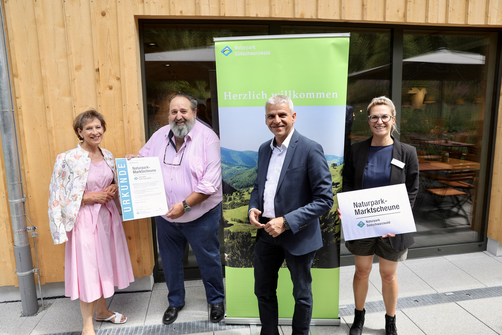 Tourismusreise Staatssekretär Rapp reist in den Schwarzwald Übergabe der "Naturpark-Marktscheune"-Urkunde für den WÄLDER:Genuss-Regionalmarkt